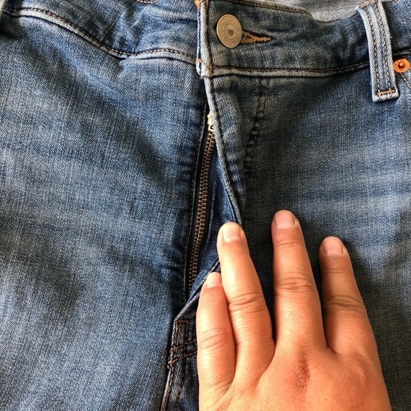 Levis Womens Plus Medium Wash Distressed Frayed Boyfriend Jeans Sz 22W - Picture 4 of 11